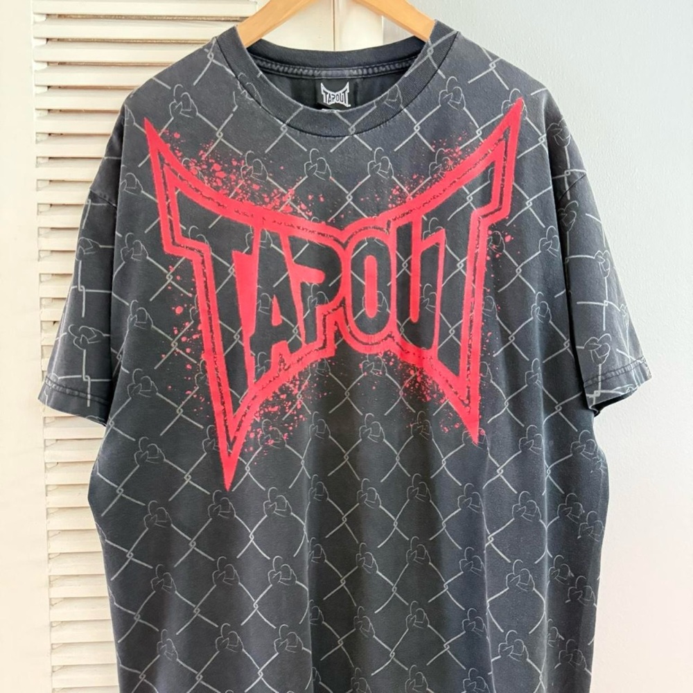 Vintage 2000’s TAP OUT Fighting All Over Print T-shirt